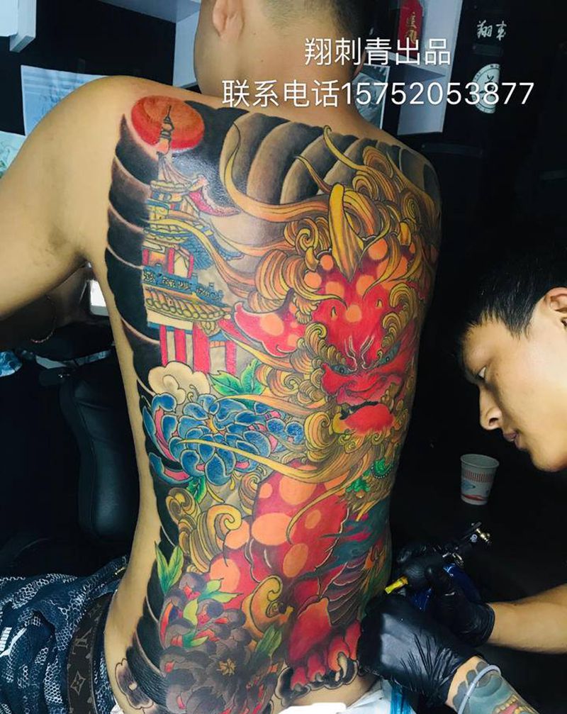 唐狮～纹身图片_背部新传统纹身图案