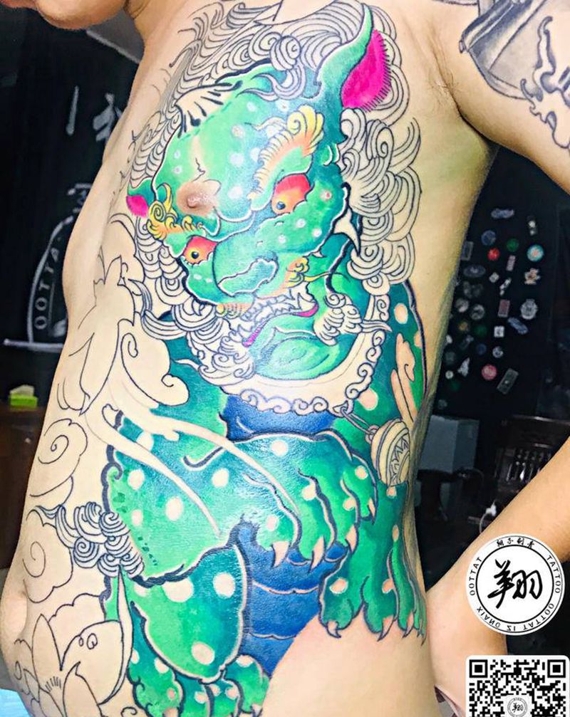 唐狮～纹身图片_胸部新传统纹身图案