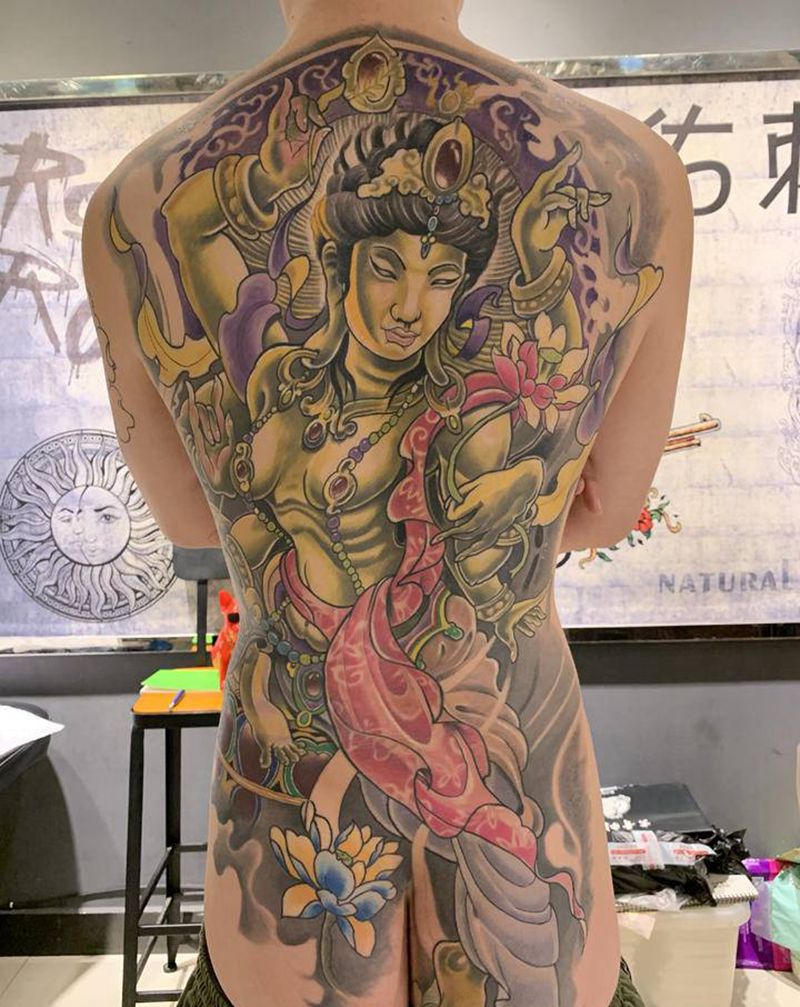 绿渡母纹身图片_背部新传统纹身图案