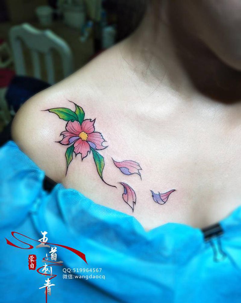 樱花纹身图片_肩部胸部水彩新传统桃花樱花花纹身图案