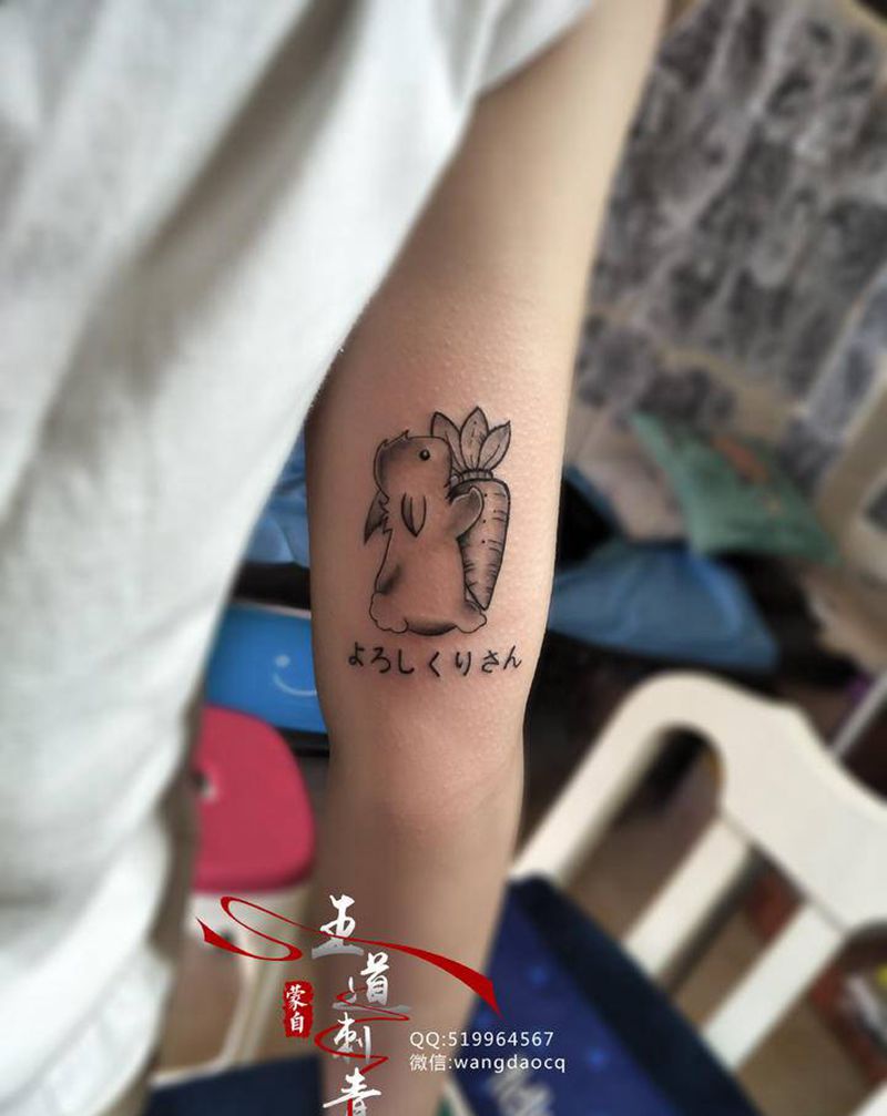 小兔子纹身图片_手臂手部新传统欧美写实兔子小清新小图纹身图案