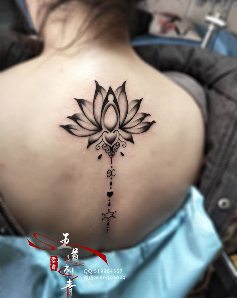 莲花纹身图片_背部手部新传统欧美写实荷花梵花小清新纹身图案