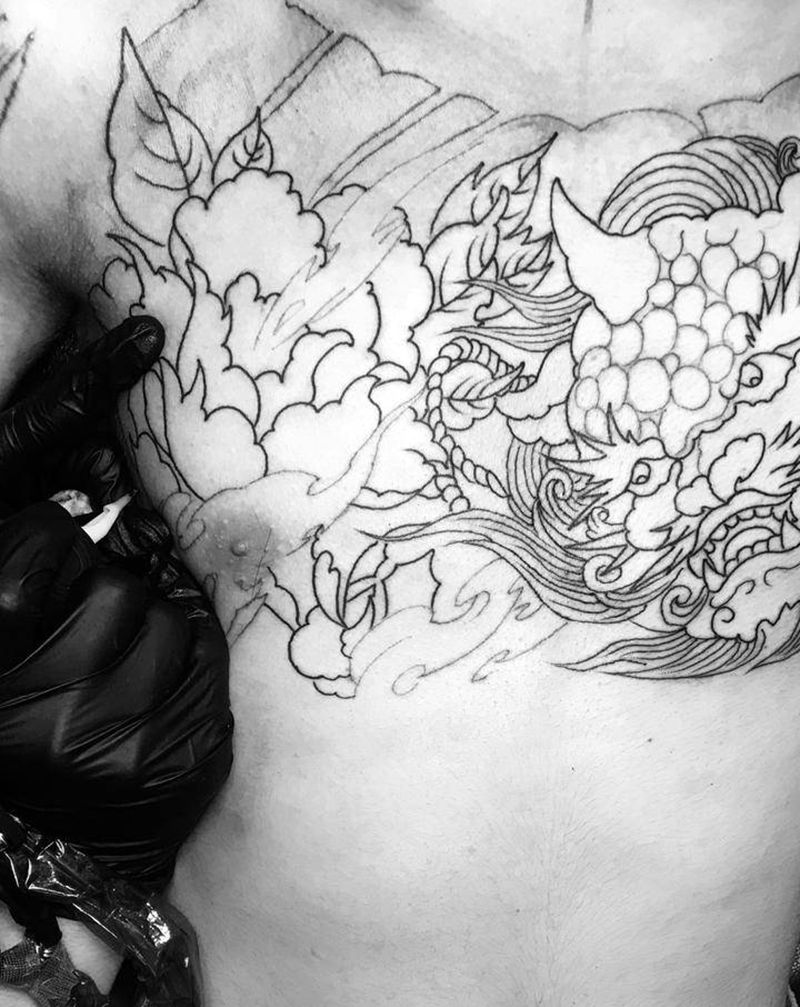 貔貅花胸纹身图片_胸部新传统纹身图案