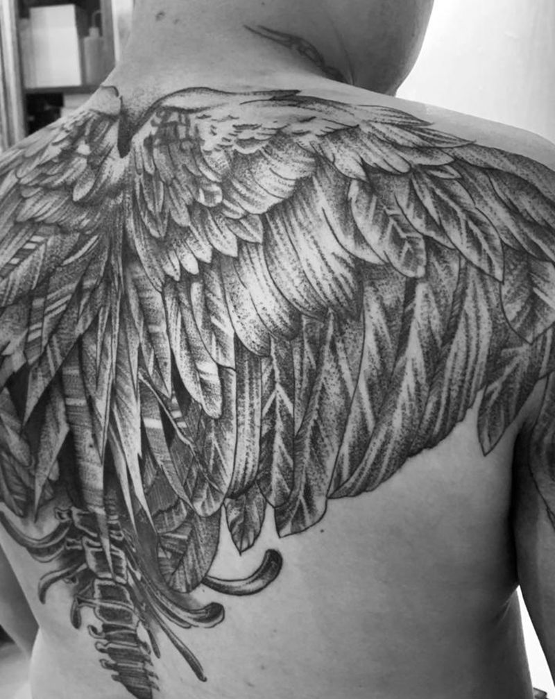 翅膀纹身图片_背部点刺纹身图案