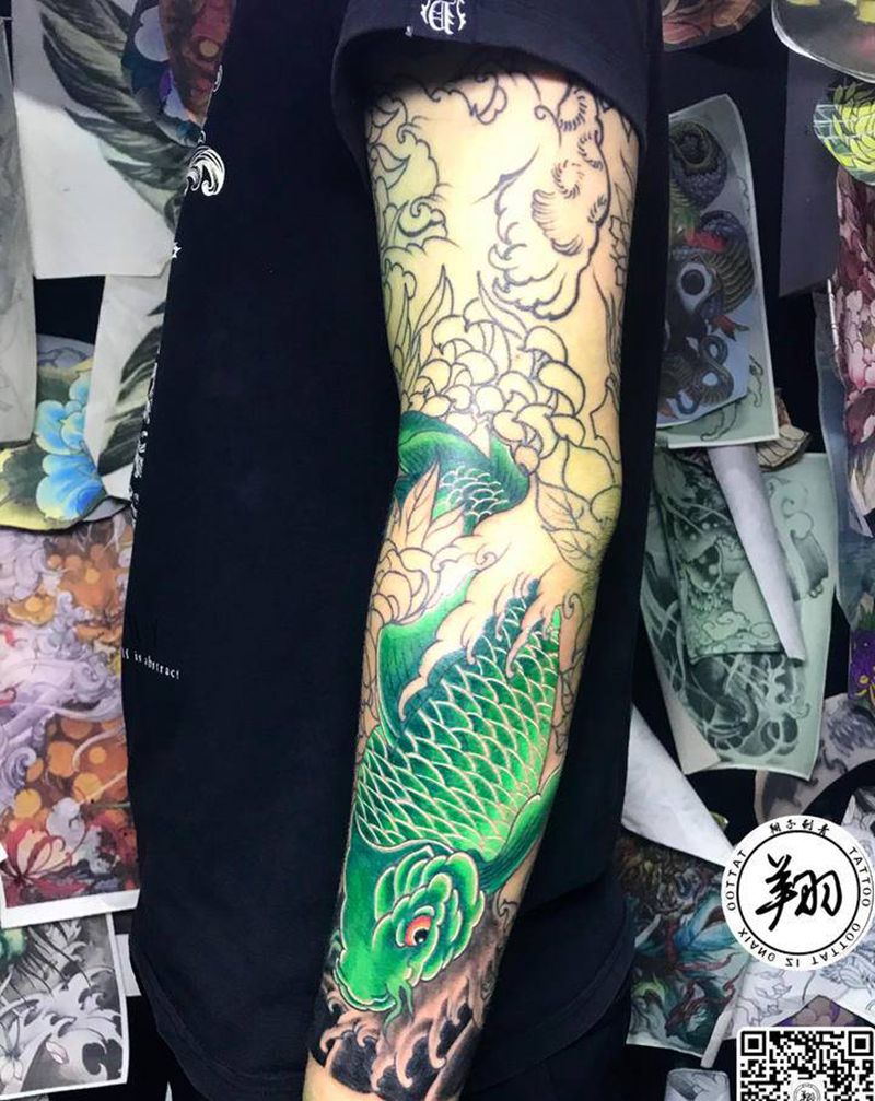 鱼纹身图片_手臂新传统纹身图案