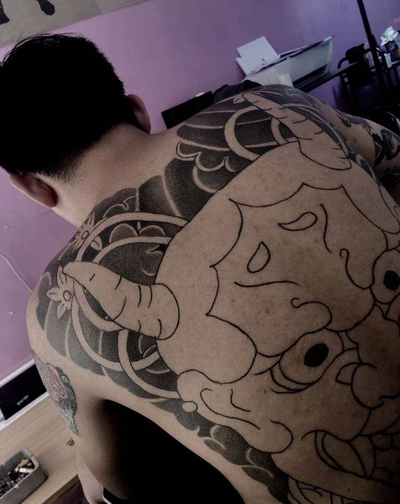 满背般诺未完纹身图片_背部老传统般诺纹身图案
