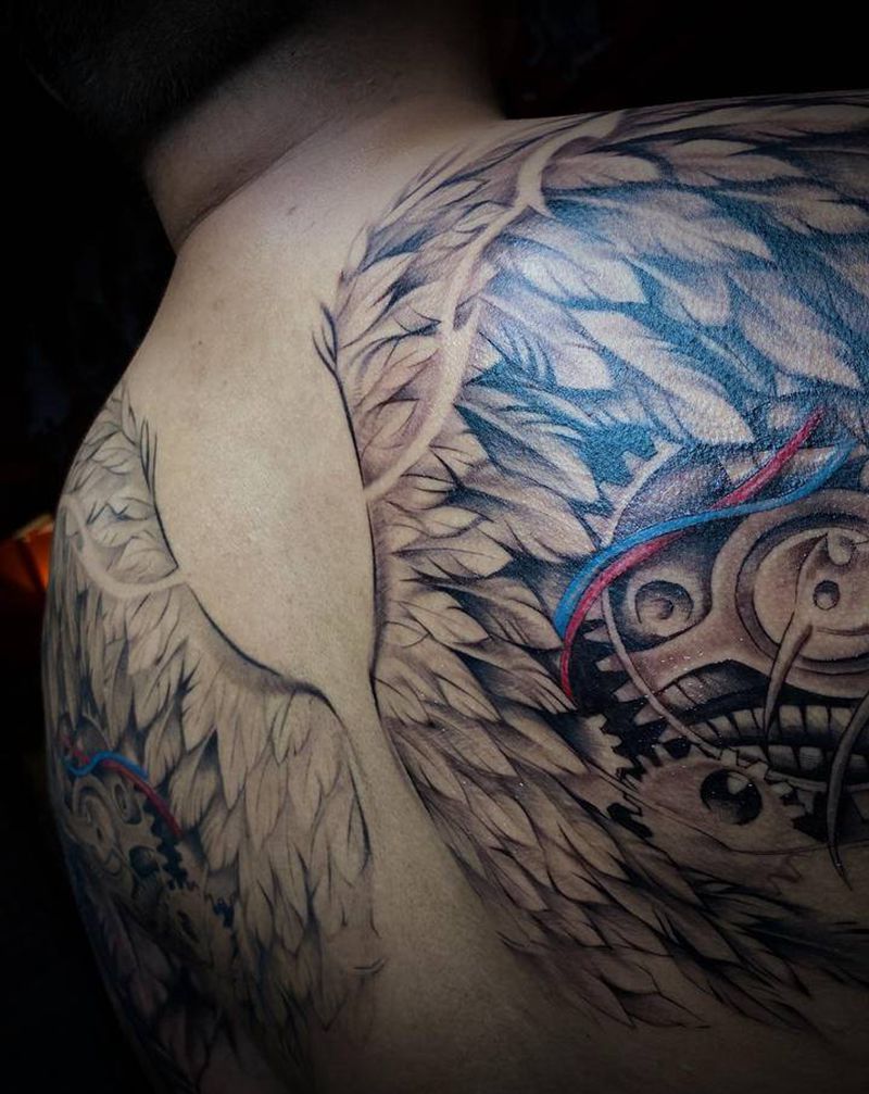 翅膀纹身图片_背部欧美写实纹身图案