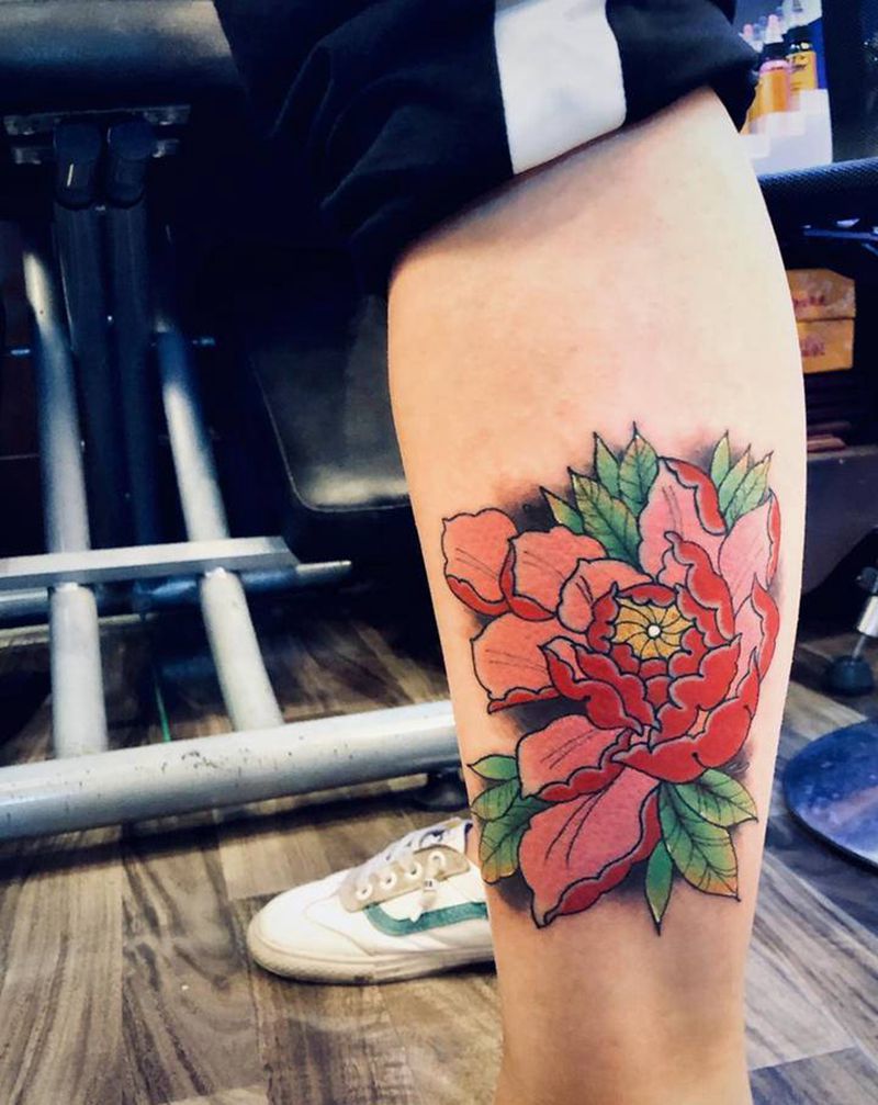 牡丹花纹身图片_腿部新传统老传统牡丹花花纹身图案