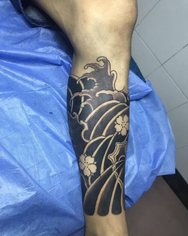 传统水浪雾面纹身图片_腿部纹身图案