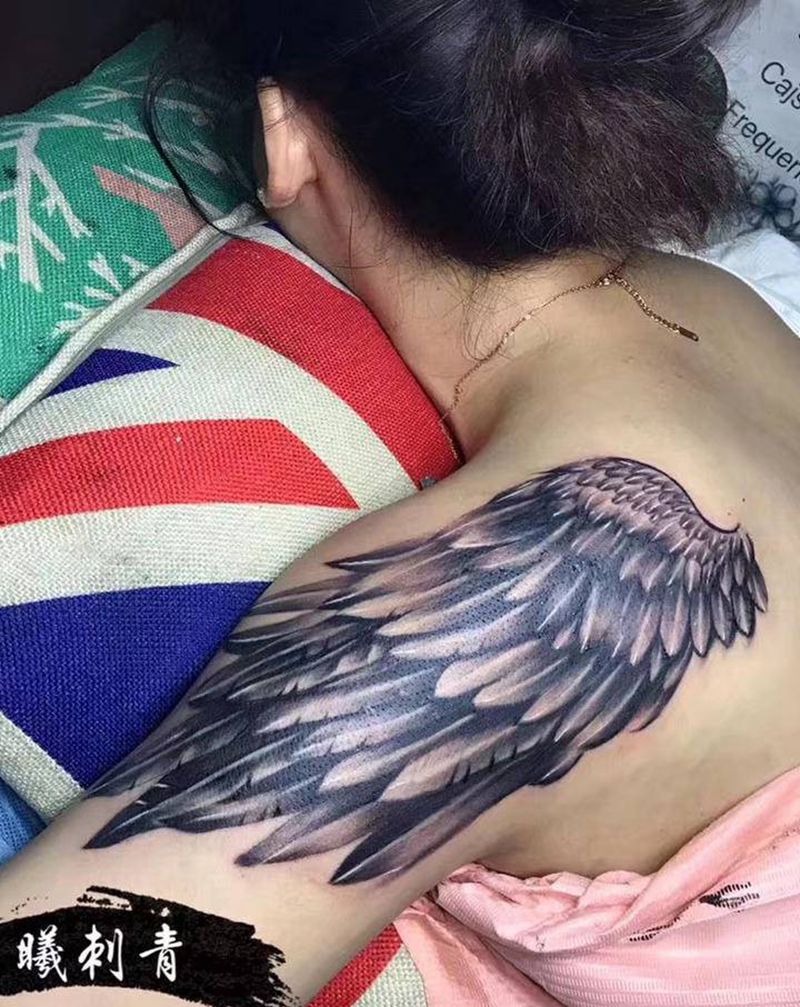写实翅膀#以及恢复后纹身图片_肩部背部欧美写实遮盖旧纹身图案