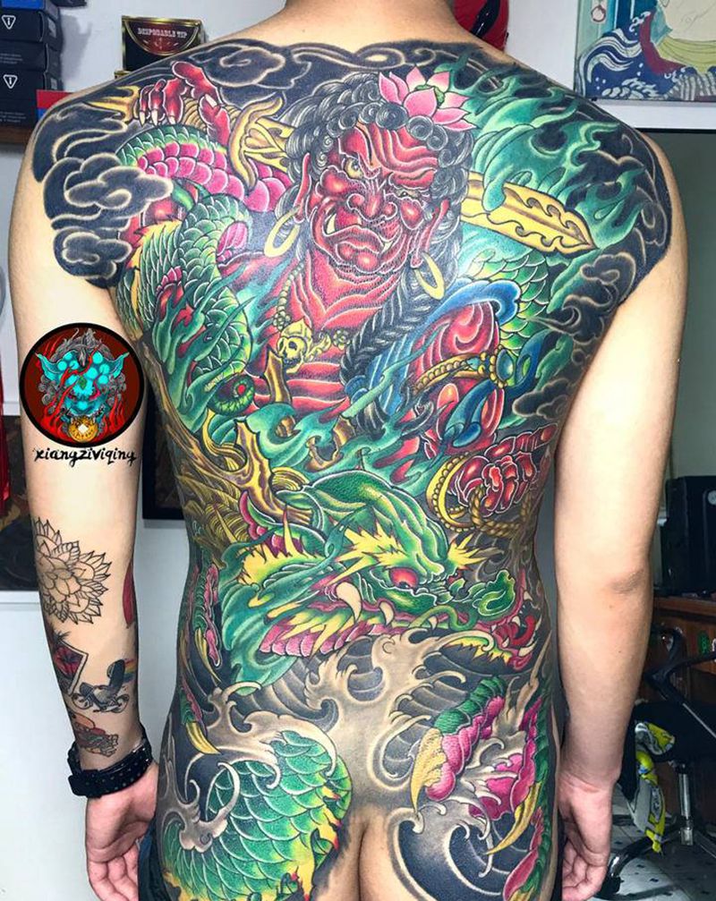 不动冥王纹身图片_背部新传统纹身图案