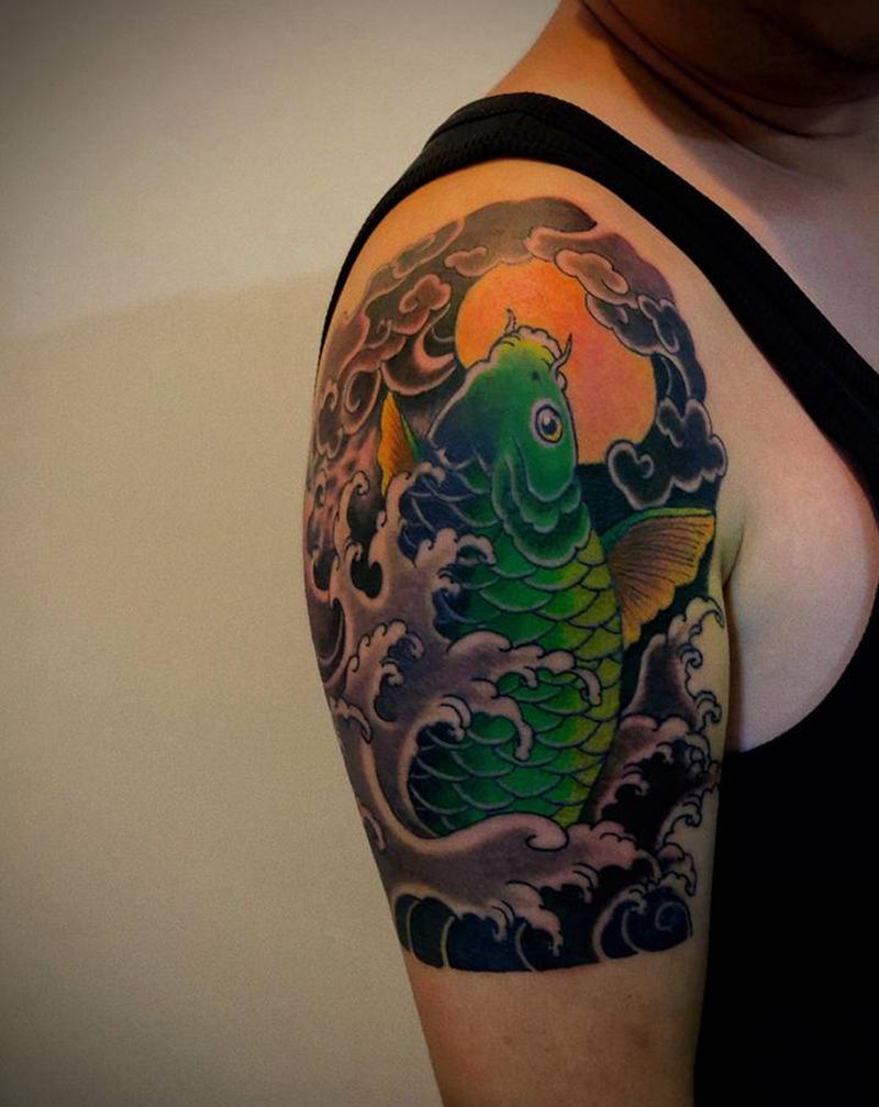 鲤鱼纹身图片_手臂新传统纹身图案