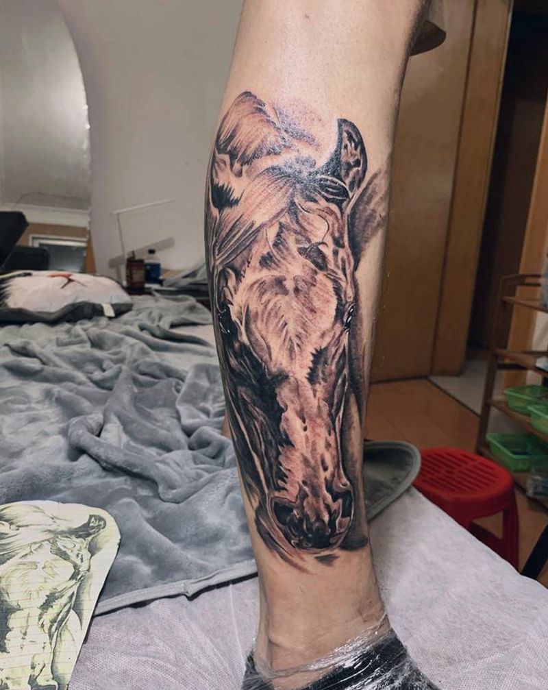 马纹身图片_腿部手臂欧美写实新传统马纹身图案