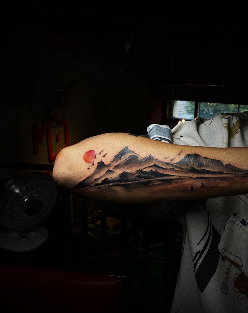 山水纹身图片_手臂水墨纹身图案