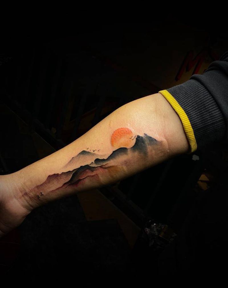 水墨山水纹身图片_手臂水墨纹身图案