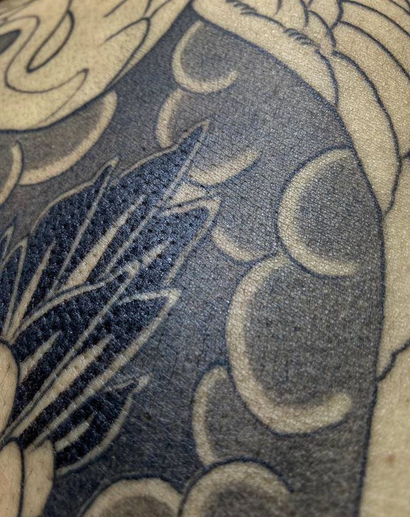 满背局部纹身图片_背部老传统纹身图案