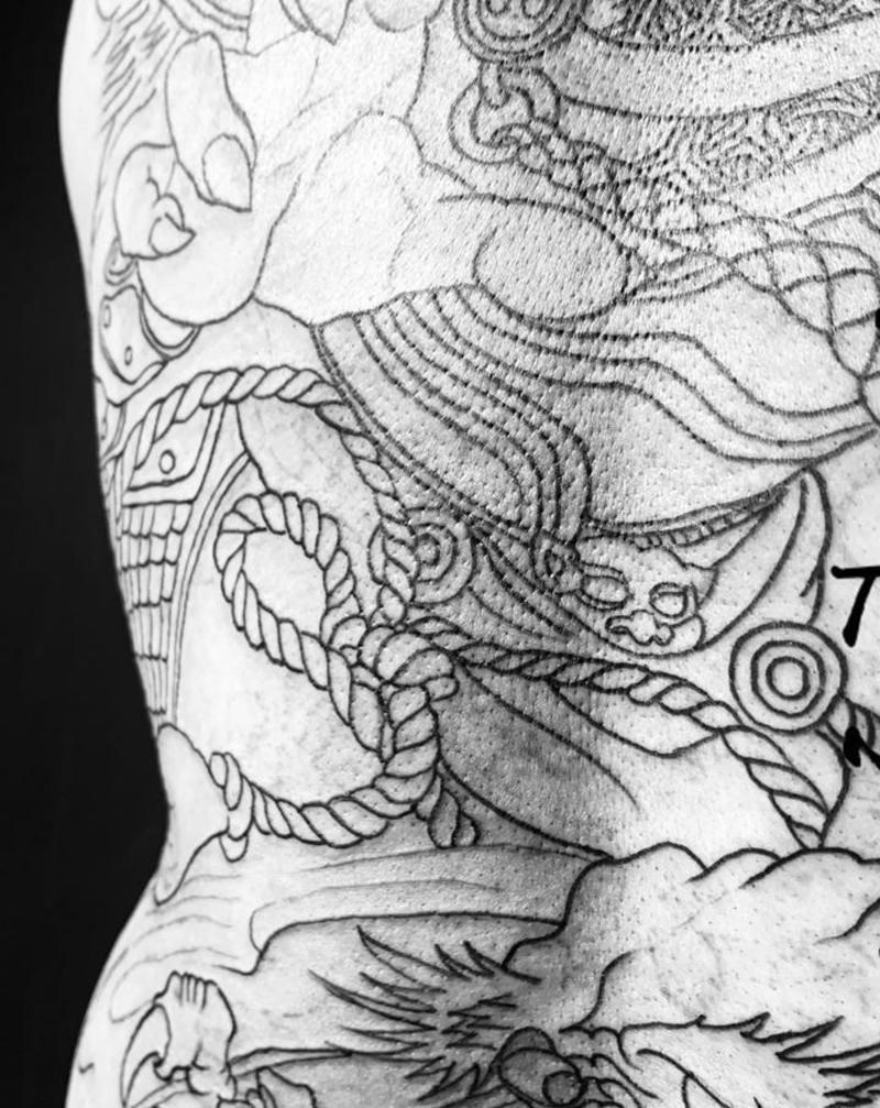 满背猴子纹身图片_背部纹身图案