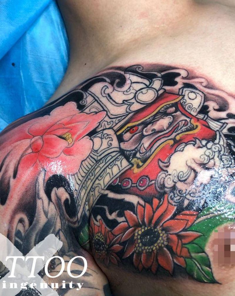 接胸口半甲纹身图片_胸部新传统纹身图案