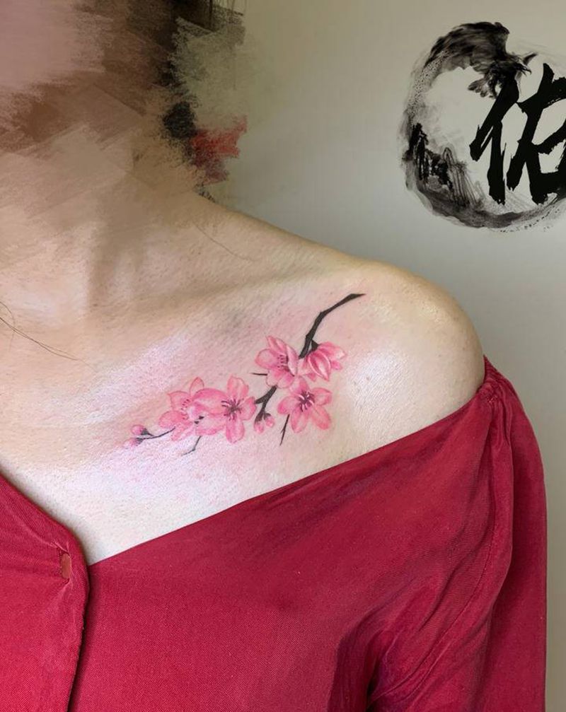 小清新纹身图片_胸部水彩纹身图案