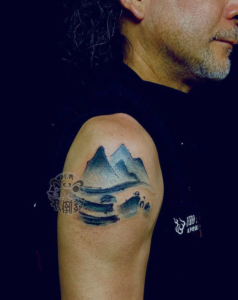 水墨鱼山纹身图片_水墨纹身图案