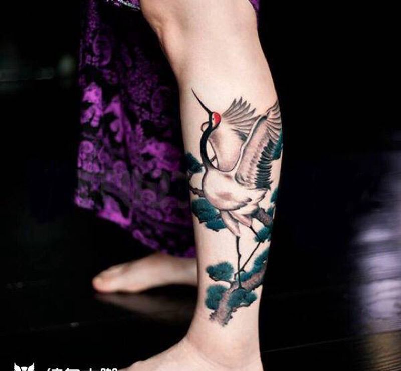 松树鹤纹身图片_腿部脚部纹身图案