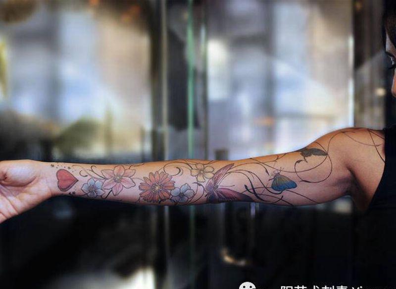 花纹身图片_手部新传统水彩纹身图案