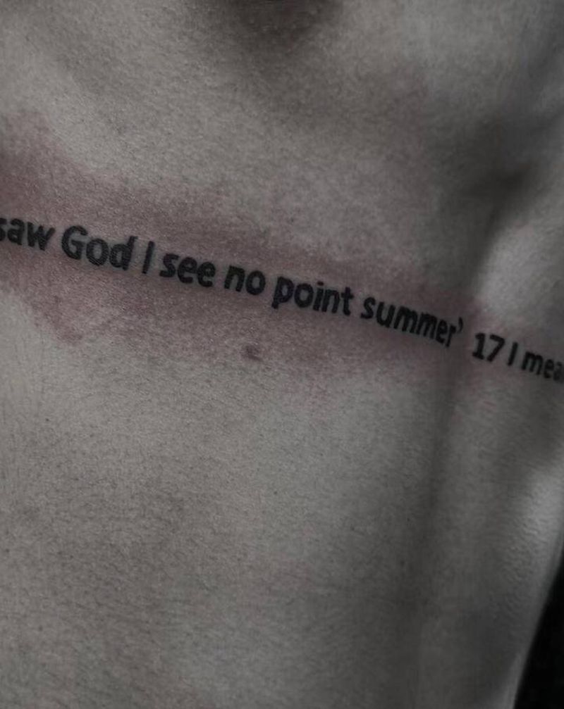 黑体英文纹身图片_胸部花体字纹身图案