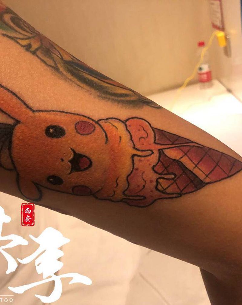冰激凌皮卡丘纹身图片_手臂纹身图案