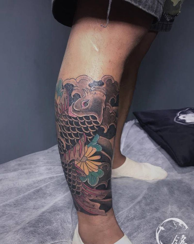 老传统鲤鱼纹身图片_腿部脚部老传统纹身图案