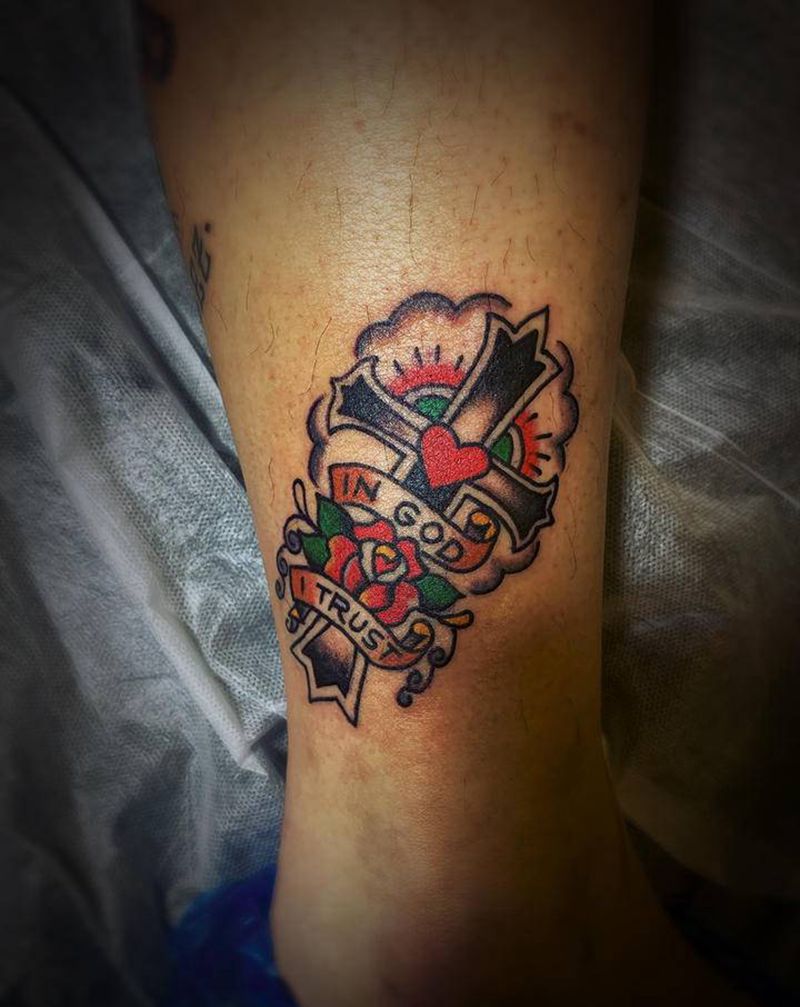 十字架纹身图片_腿部Old School纹身图案