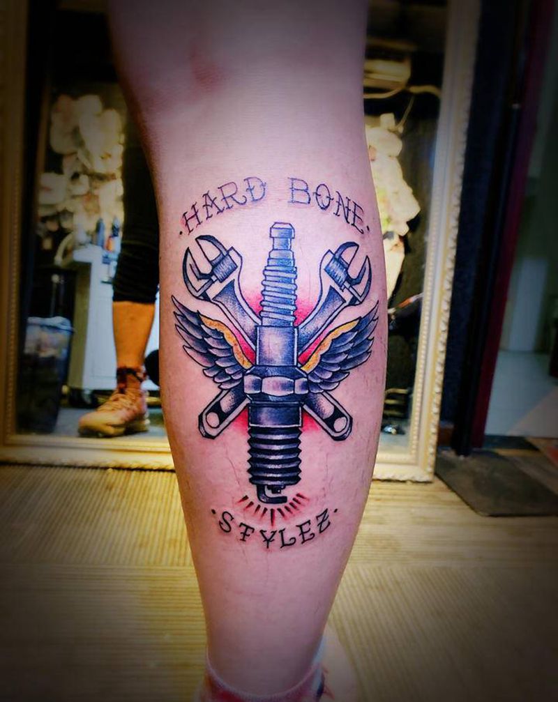 火花塞纹身图片_腿部Old School纹身图案