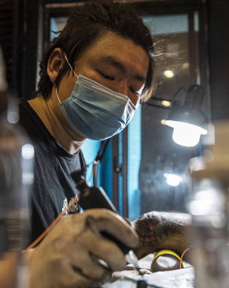 19年的工作纹身图片_腿部Old School纹身图案