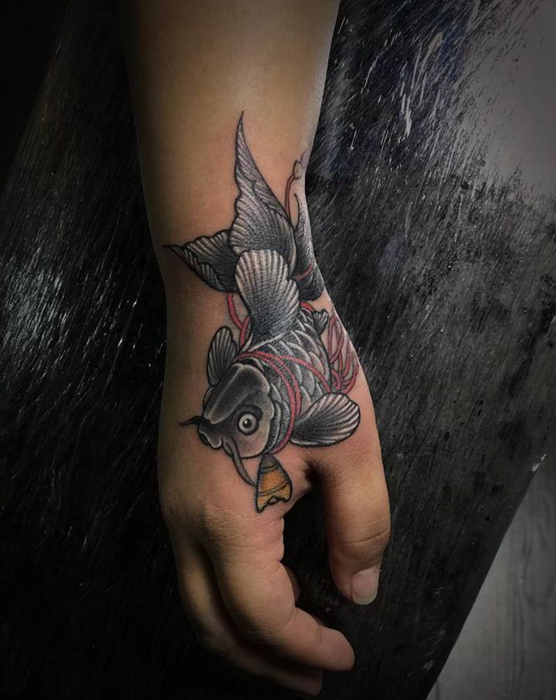 小金鱼纹身图片_手臂手部新传统遮盖旧纹身图案