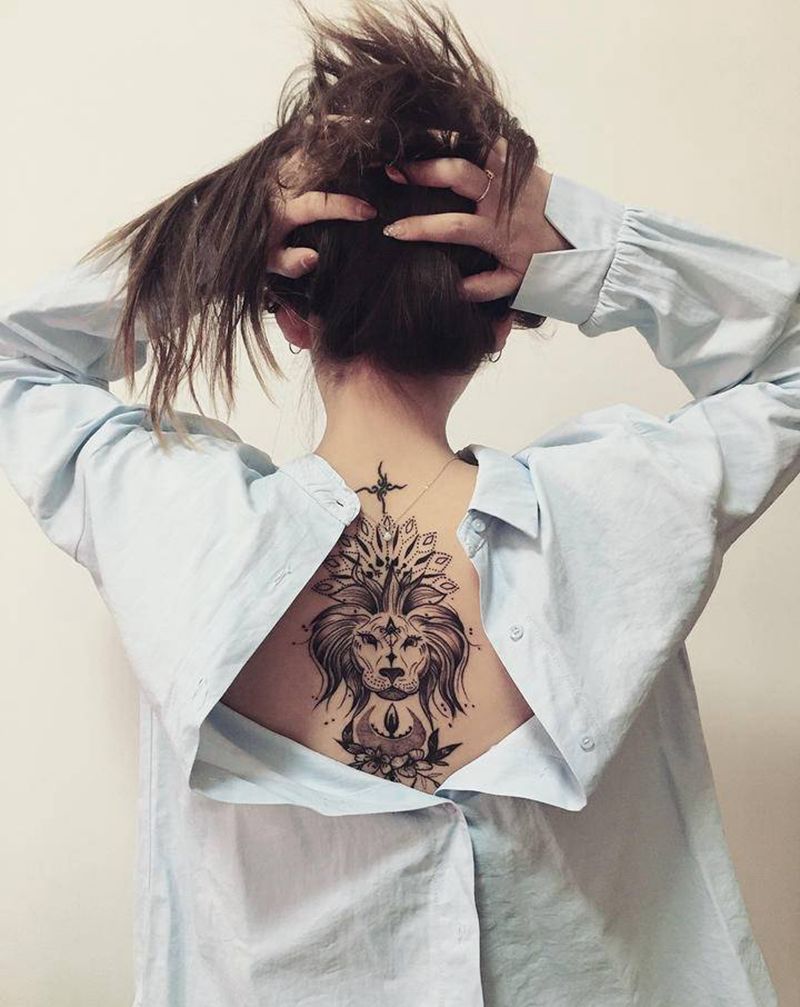 狮子纹身图片_背部纹身图案
