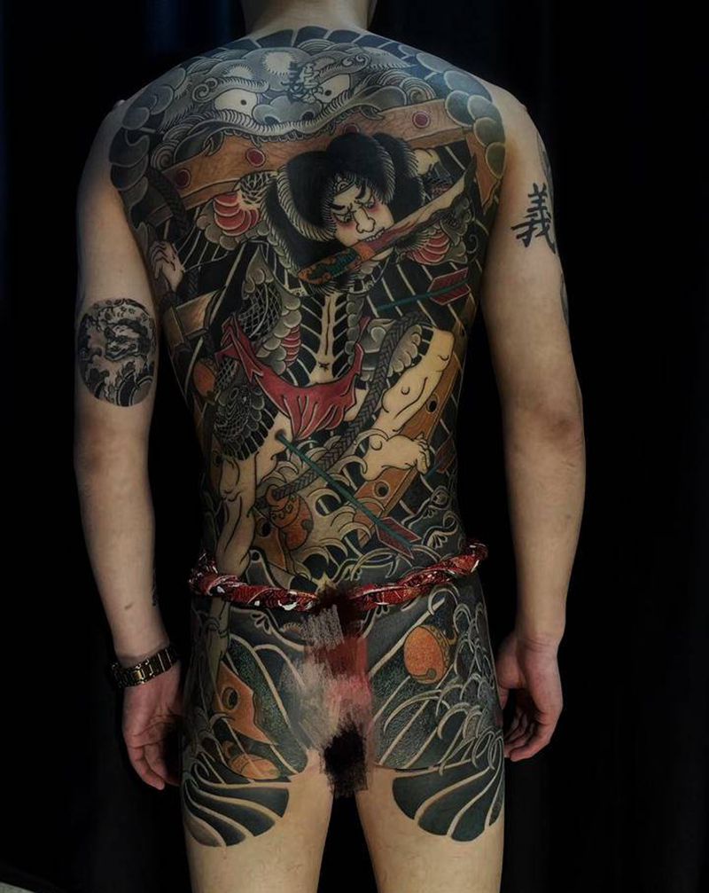 张顺破水门，非原创纹身图片_腰部背部老传统张顺破水门纹身图案