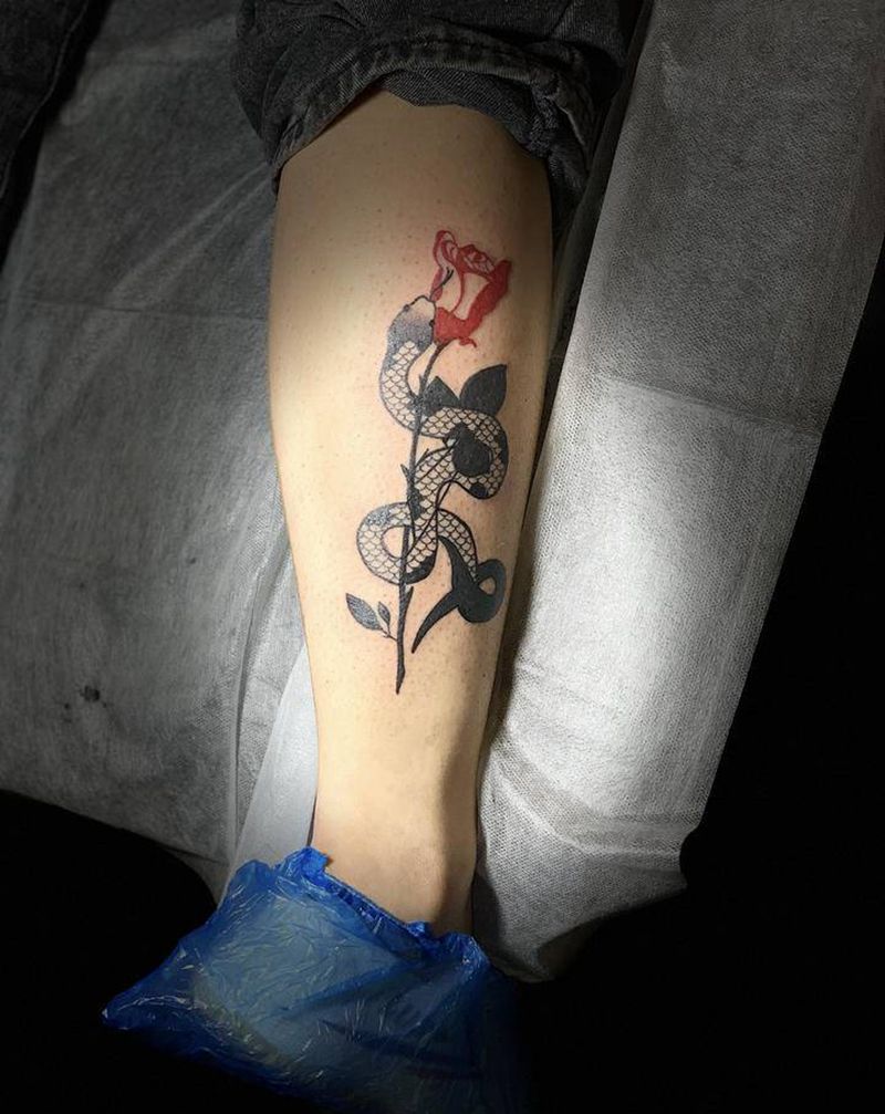 花与蛇纹身图片_腿部图腾纹身图案