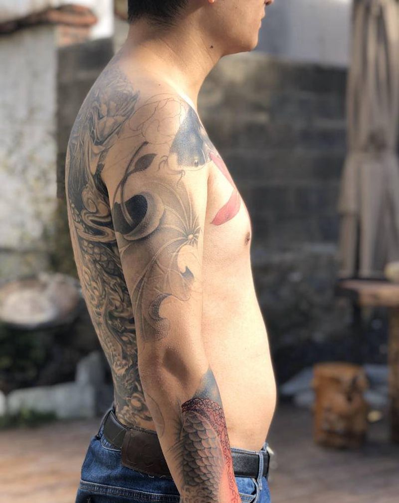 传统鲤鱼花臂纹身图片_手臂胸部老传统纹身图案