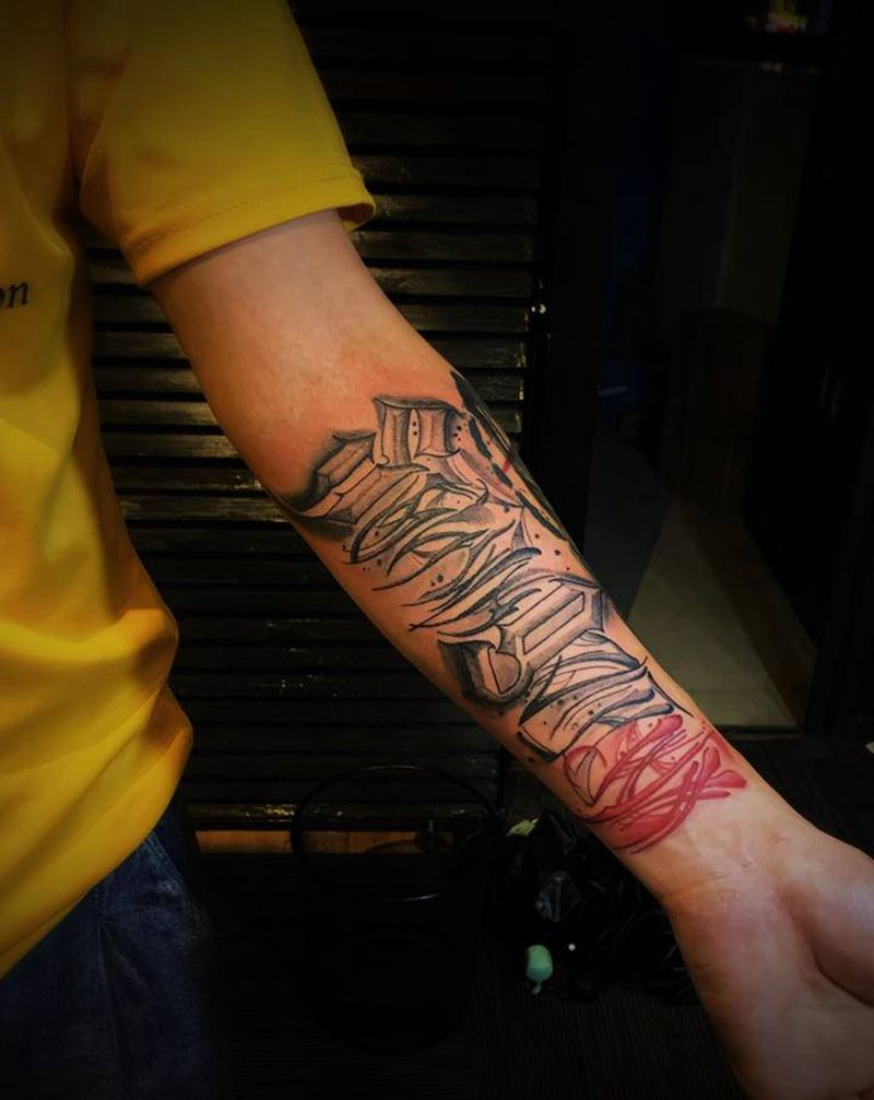 Ssymfgzt wx纹身图片_手臂花体字纹身图案