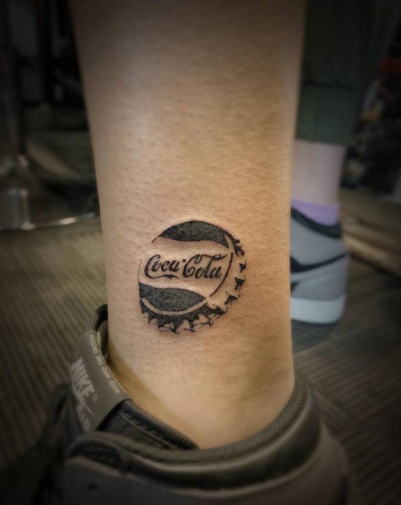 瓶盖纹身图片_脚部Old School纹身图案