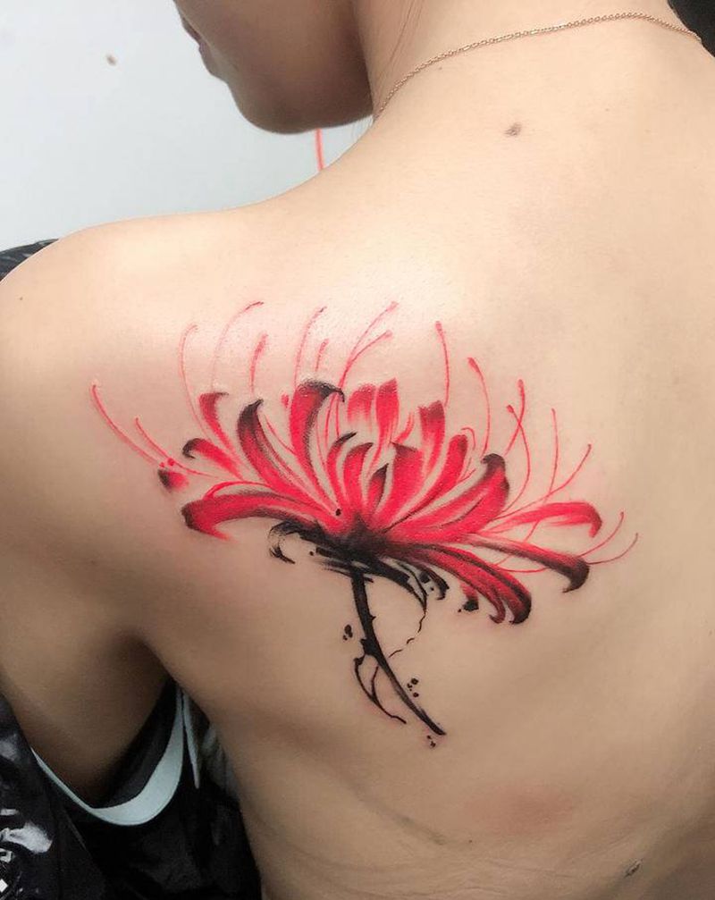 彼岸花纹身图片_背部水彩纹身图案