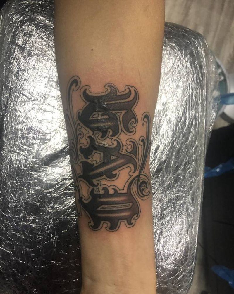 疤痕遮盖纹身图片_手臂花体字遮盖纹身图案