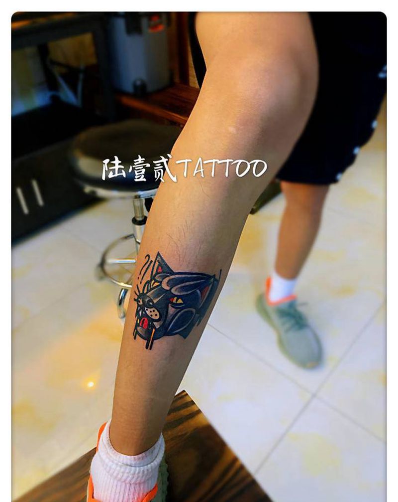 陆壹贰Tattoo纹身图片_脚部花体字Old School纹身图案