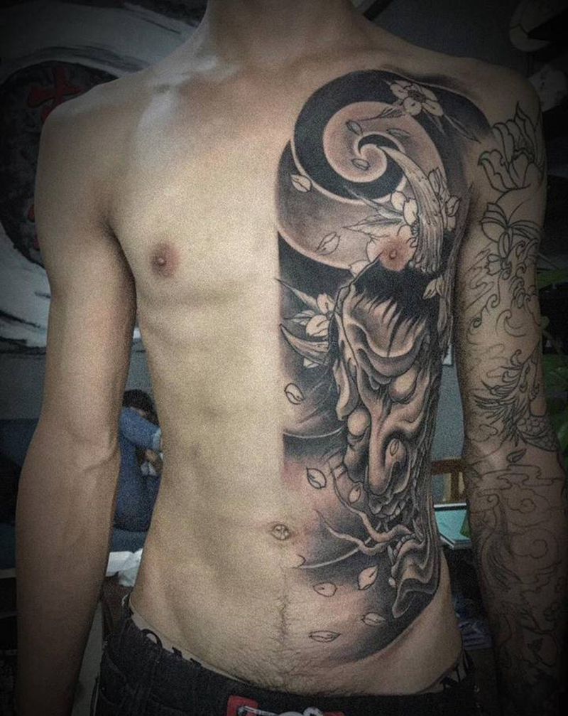 般若纹身图片_胸部腹部老传统纹身图案