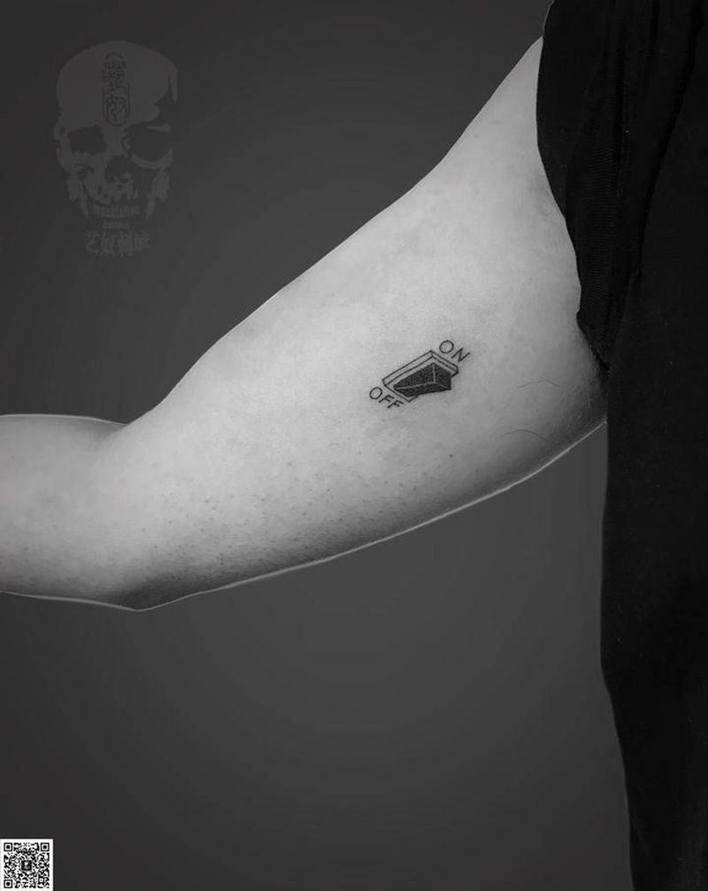 开关键纹身图片_手臂纹身图案