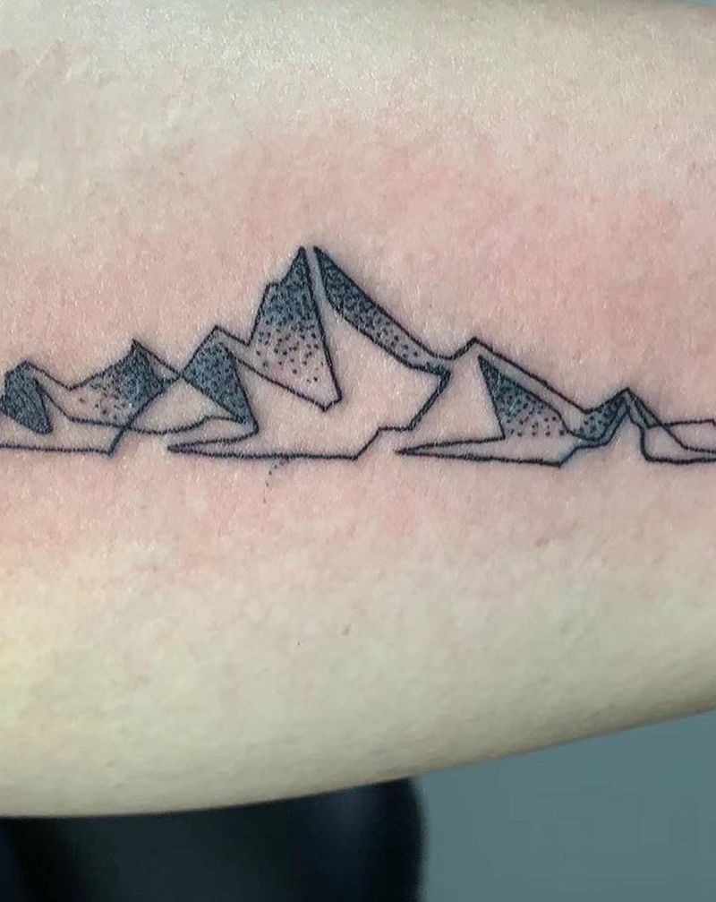 山峰纹身图片_手臂几何纹身图案