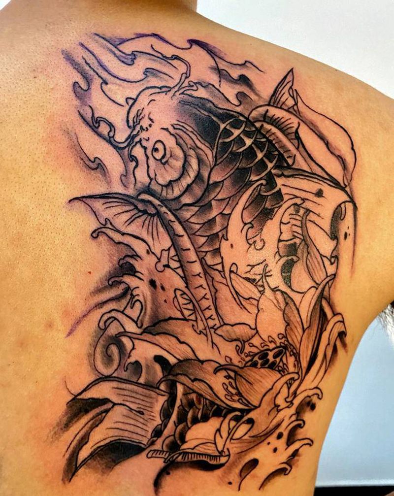 大锦鲤纹身图片_背部新传统纹身图案