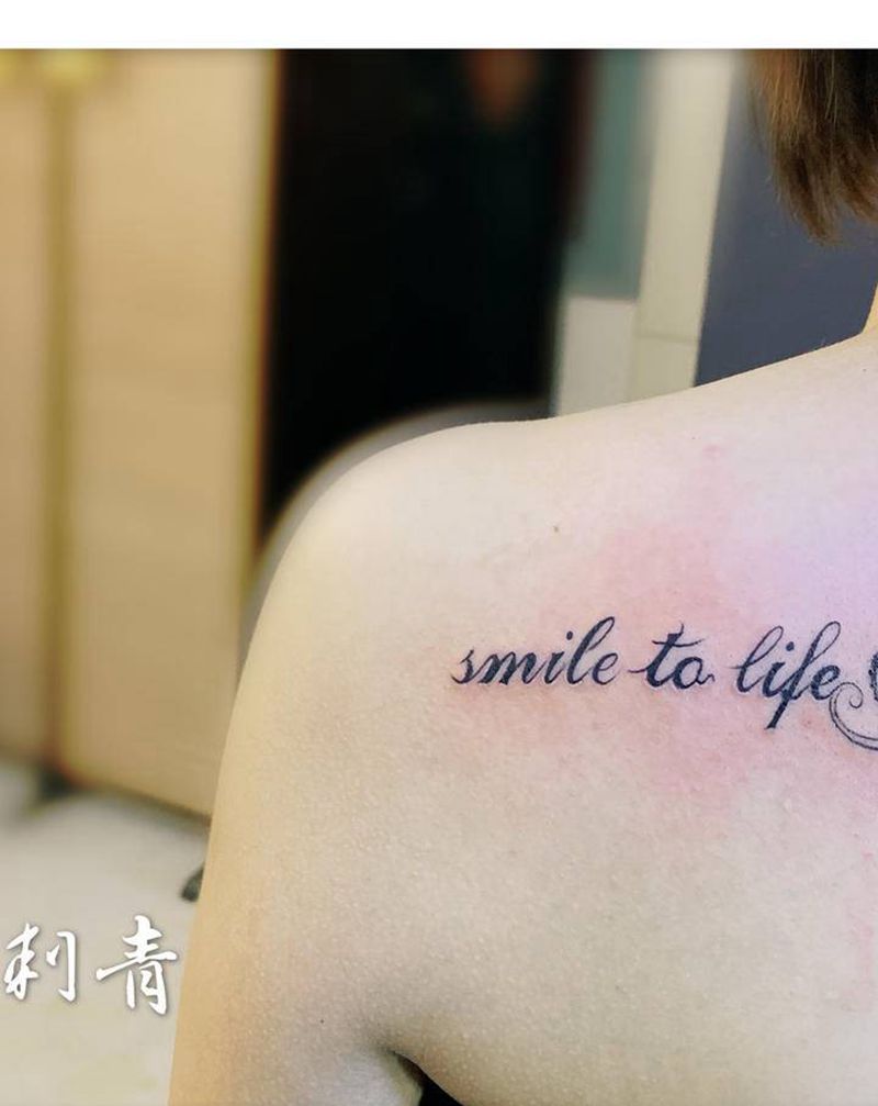 字母纹身图片_背部纹身图案