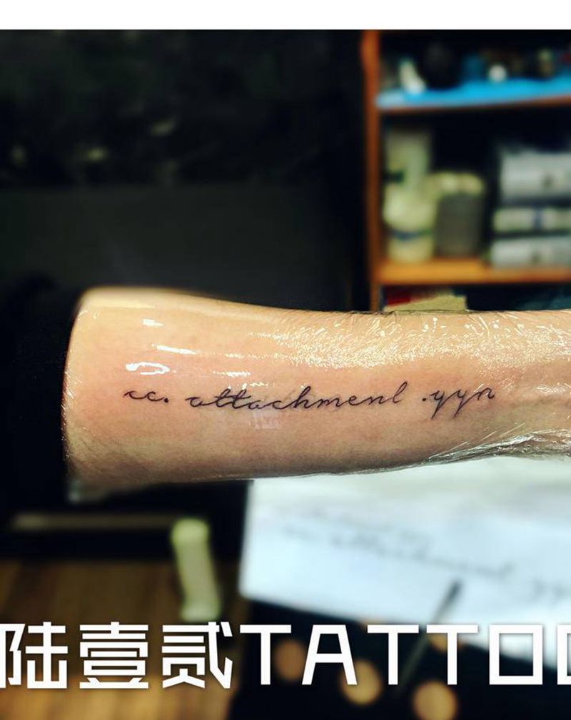 小字母+小图案纹身图片_背部手臂纹身图案