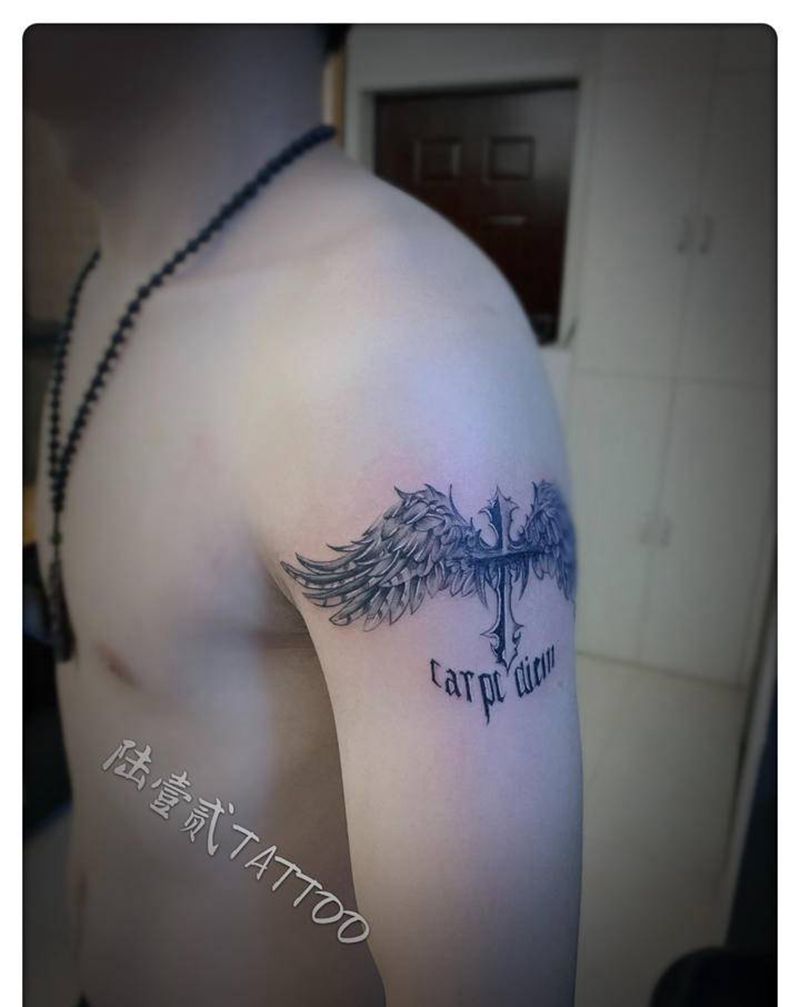 翅膀+英文纹身图片_手臂纹身图案