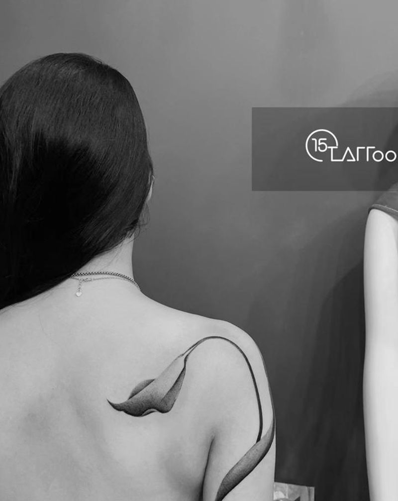 马蹄莲纹身图片_背部手部纹身图案